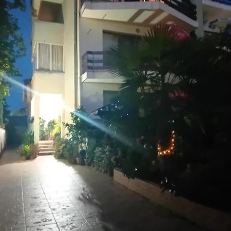 Guest House Urdoviza Kiten  Bagian luar foto