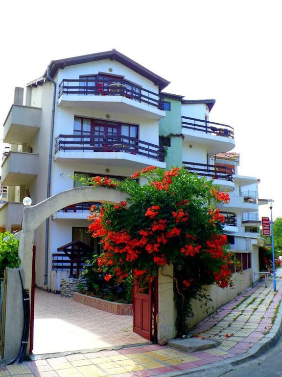 Guest House Urdoviza Kiten  Bagian luar foto